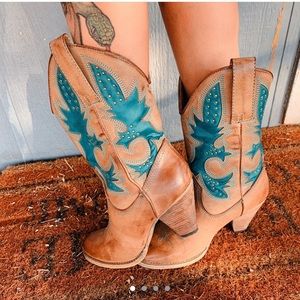 Very volatile tan and teal boots